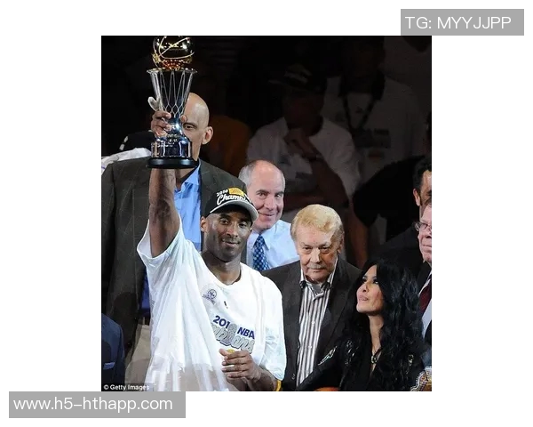 科比大女儿闪耀奢华时尚秀场引领潮流风尚成为各大品牌宠儿