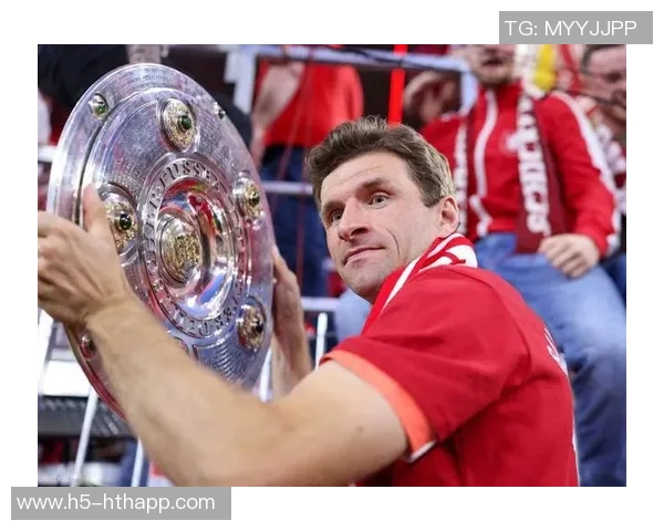 穆勒携家人共度假期现场观赛拜仁男篮圣诞前夕盛况