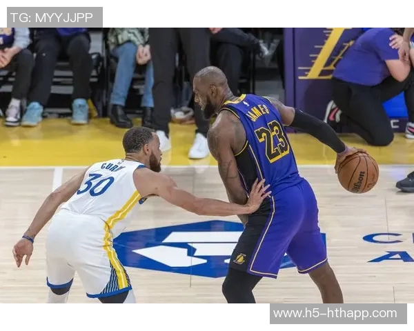 库里近期表现惊艳场均308分助攻稳定三分命中率高达444